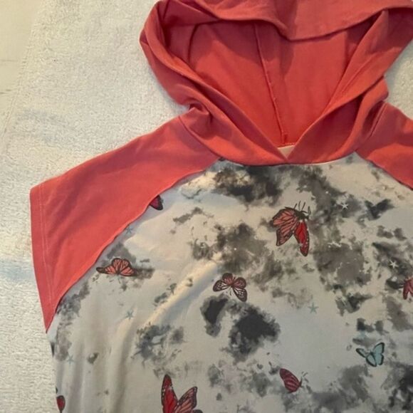 Medium Belle du Jour lightweight sleeveless hoodie w/‘Monarch butterflies - Picture 3 of 10